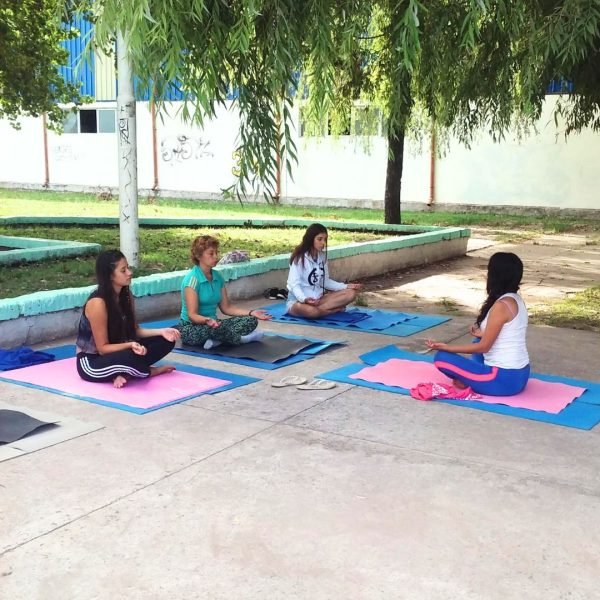 paula hatha yoga spegazzini (2) paula hatha yoga spegazzini (2)